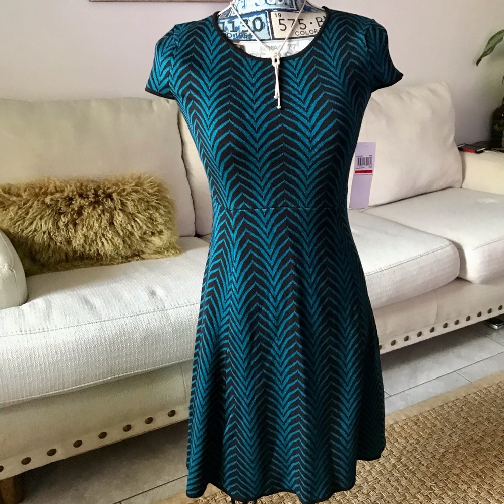 New London Times fit knit dress PXS